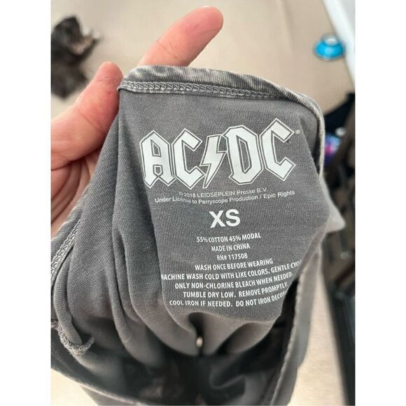 AC/DC xs short sleeve tee shirt crop top - Picture 2 of 2